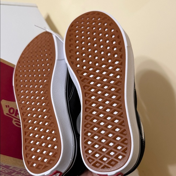 Vans Classic Black and White Low-Tops - Picture 4 of 9